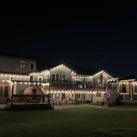 Dragonfly Inn Loft Suite Sherwood Park Bagian luar foto