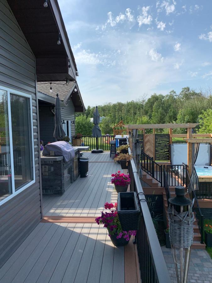 Dragonfly Inn Loft Suite Sherwood Park Bagian luar foto