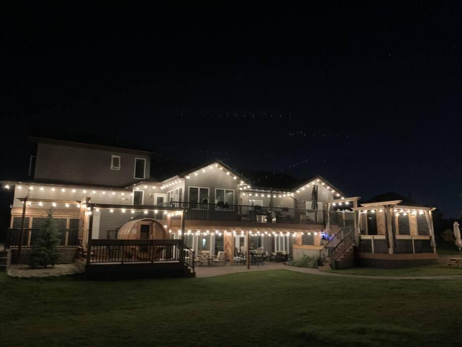 Dragonfly Inn Loft Suite Sherwood Park Bagian luar foto
