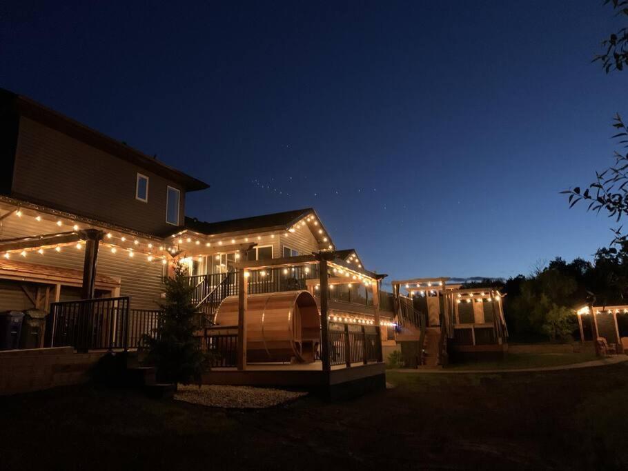 Dragonfly Inn Loft Suite Sherwood Park Bagian luar foto