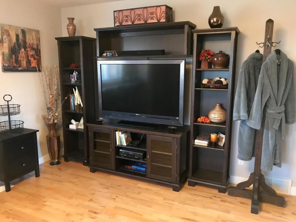 Dragonfly Inn Loft Suite Sherwood Park Bagian luar foto